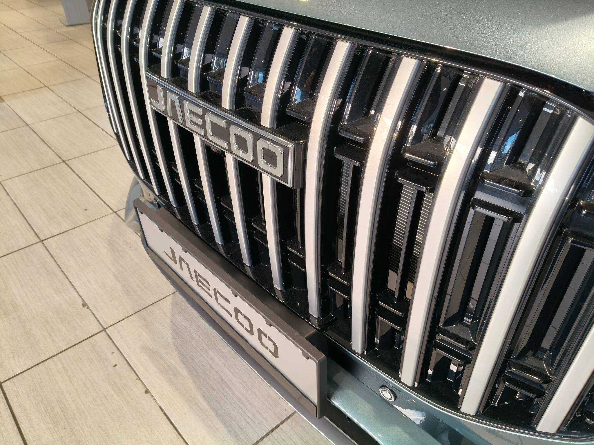 Large vehicle image